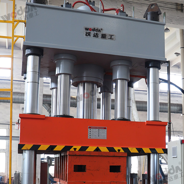 630噸封頭(tóu)液壓機(ji)（主缸、壓(yā)邊缸）