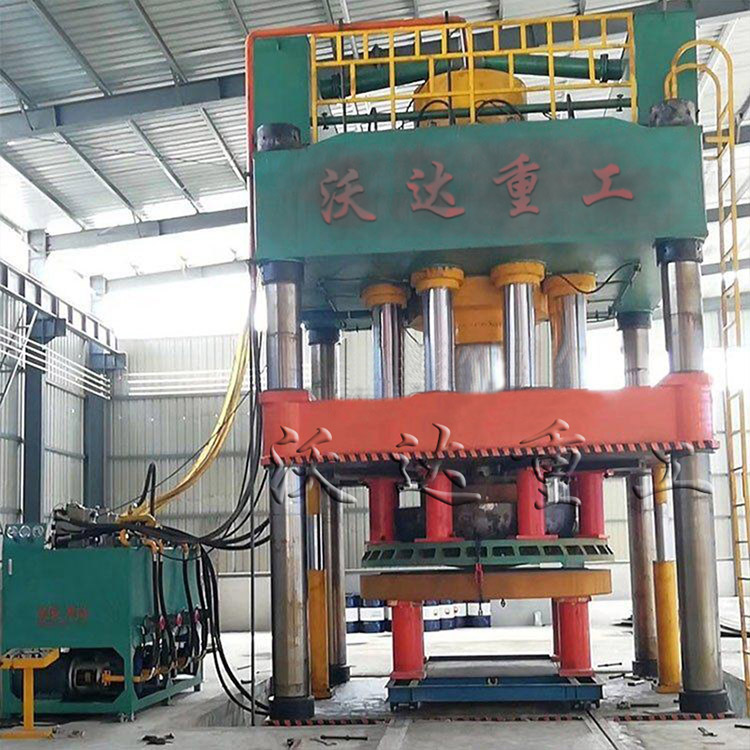 大型封(fēng)頭液壓機（圖(tu)1）