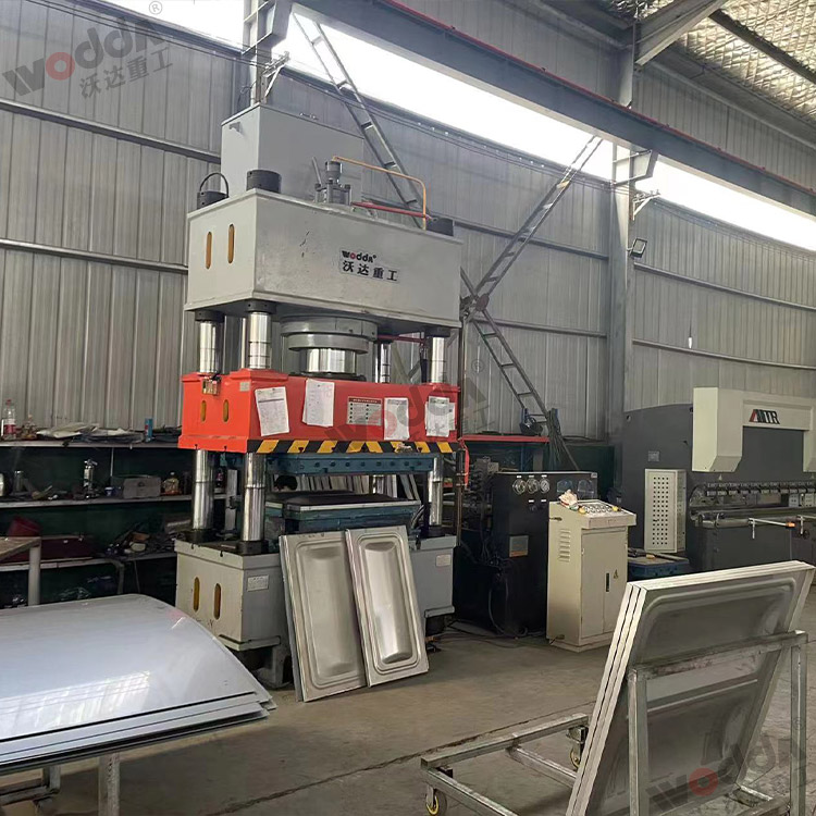 拉伸不鏽(xiu)鋼水箱液壓(yā)機