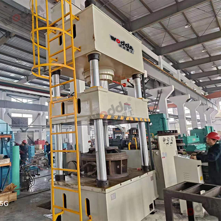 315噸(dun)汽車配(pèi)件拉伸(shen)液壓機(ji)（圖3）