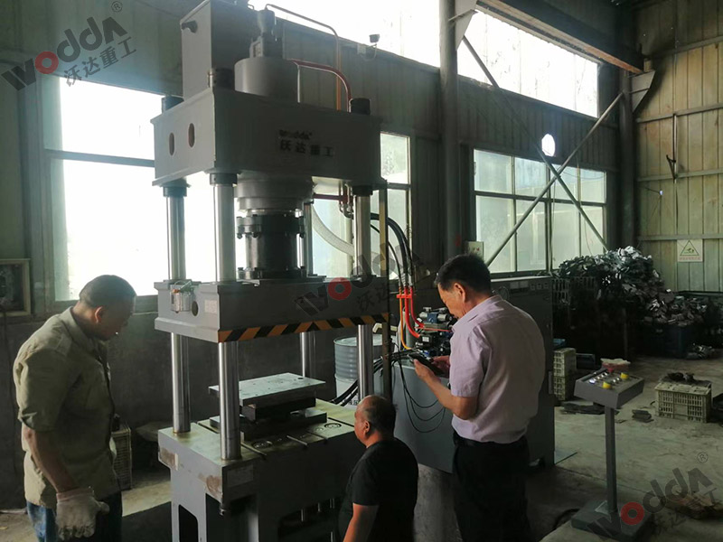 200噸不(bu)鏽鋼離心風(feng)機成型液壓(yā)機（圖2）