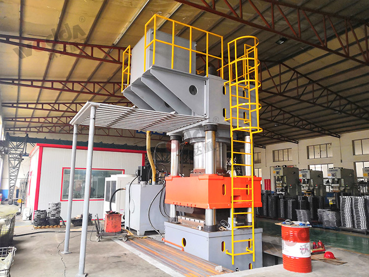 2000噸(dūn)汽車離合(he)器外殼拉(lā)伸液壓機(ji) 2000噸汽車離(lí)合器外殼(ke)拉伸液壓(yā)機