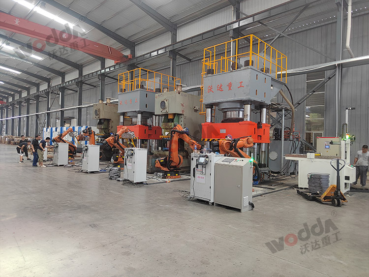 2000噸汽車(chē)離合器外(wài)殼拉伸液(ye)壓機加工(gong)現場 2000噸汽(qì)車離合器(qi)外殼拉伸(shen)液壓機加(jiā)工現場