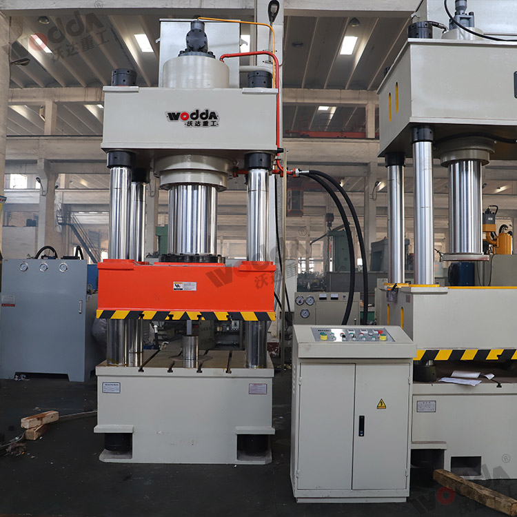 500噸(dun)動力電池電芯(xīn)鋁殼拉伸液壓(ya)機（圖1）