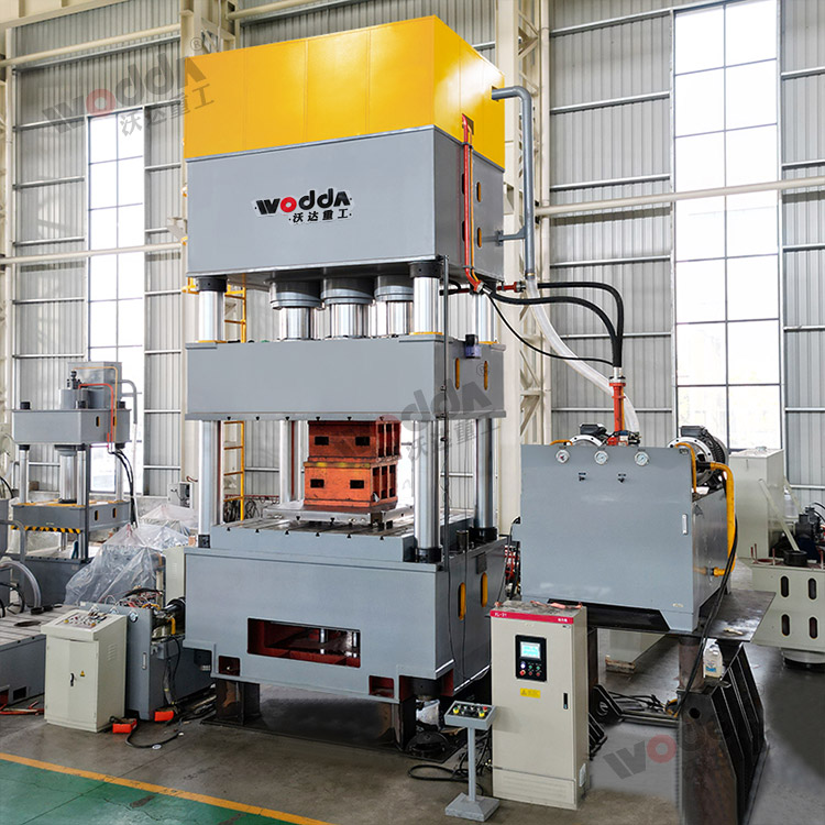 1500噸(dun)多頂杆拉伸機現(xiàn)場圖