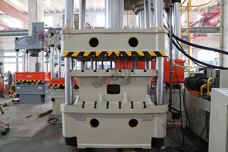 315噸(dūn)拉伸液壓機(jī)（上置液壓墊(nian)3）