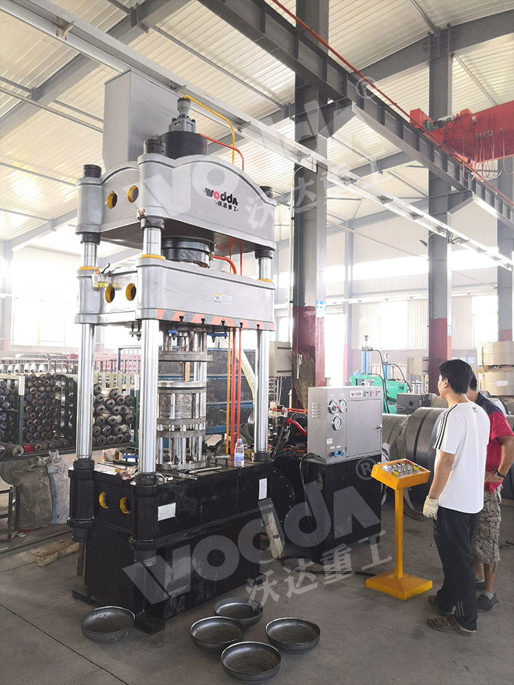 200噸煤氣罐(guàn)封頭拉伸液(yè)壓機