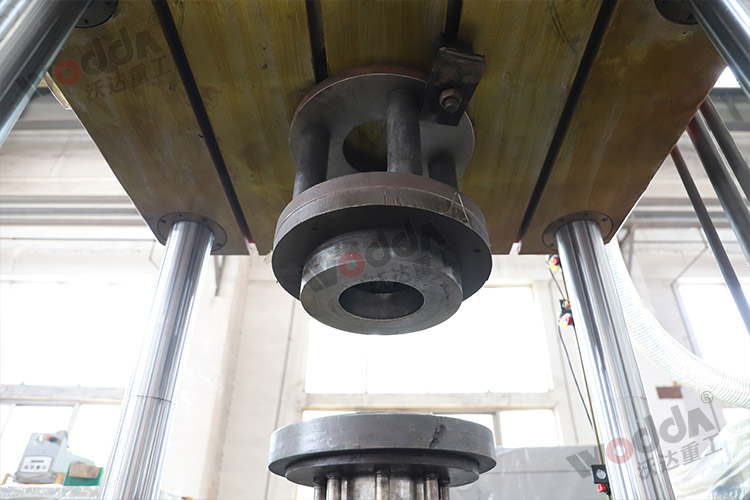 200噸(dūn)金屬托盤(pán)拉伸液壓(ya)機（模具）