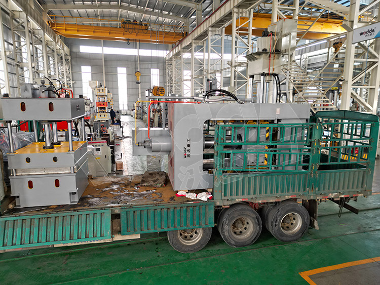 250噸(dūn)框架式拉(lā)伸液壓機(jī)發貨