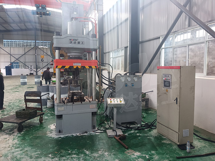 200噸(dun)封頭拉伸液(ye)壓機（圖3）