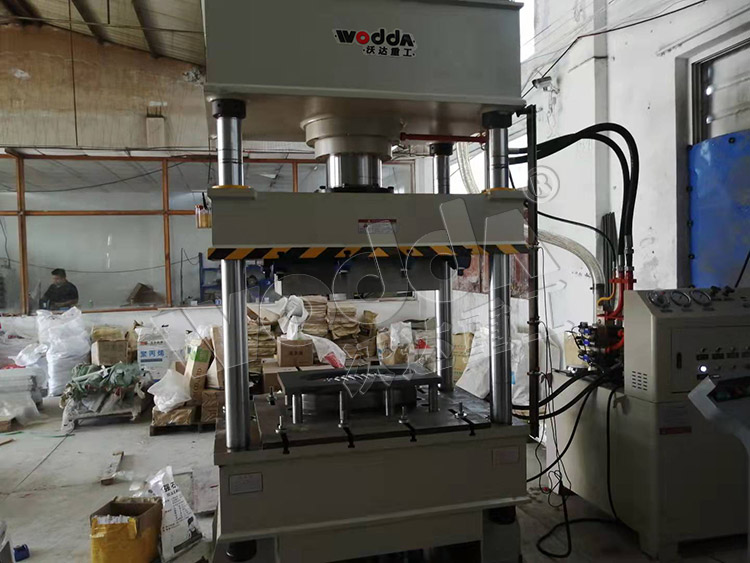 250噸太陽(yang)能路燈殼(ké)拉伸液壓(ya)機