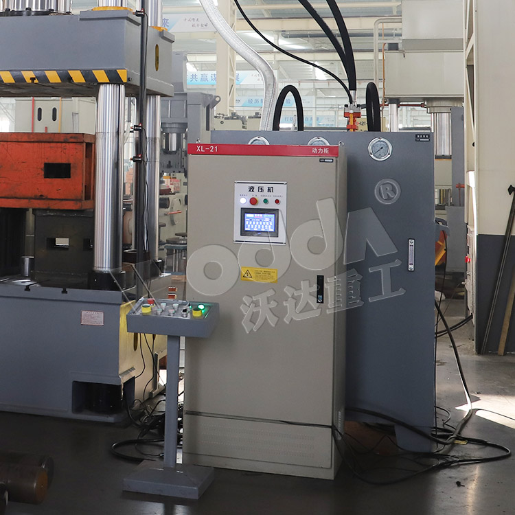 630噸液壓機伺服(fú)動力櫃、移動工作(zuo)台