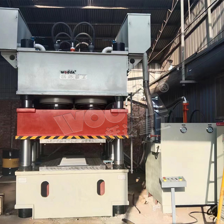 3000噸(dūn)門面壓花機(ji)現場