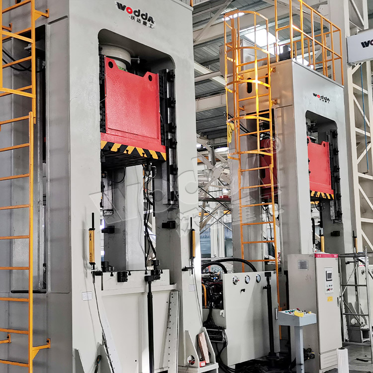 630噸框架液(ye)壓機（兩台）