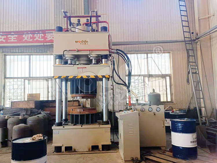 315噸封(fēng)頭拉伸(shen)液壓機(ji)