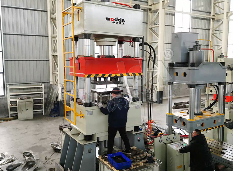 315噸(dun)不鏽鋼(gang)蹲便器(qì)拉伸液(yè)壓機