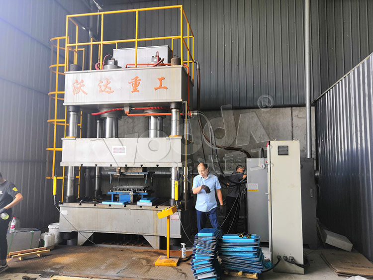 500噸不鏽(xiù)鋼托盤(pan)拉伸成(cheng)型液壓(yā)機