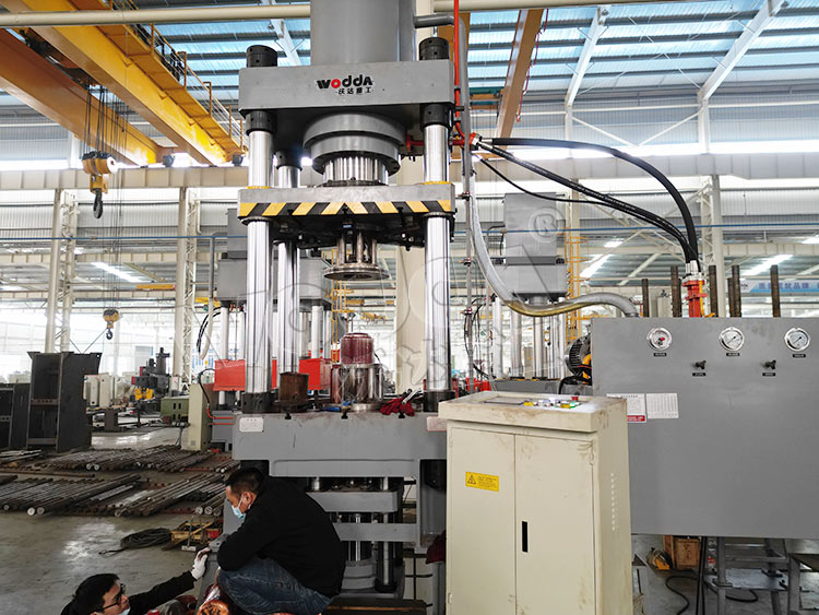 500噸(dūn)冷泵紫(zi)銅内膽(dǎn)拉伸液(ye)壓機