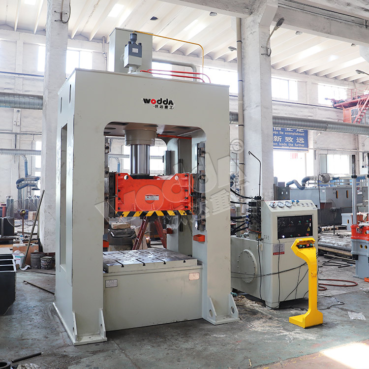 200噸框架式(shi)薄闆拉伸液(yè)壓機現貨