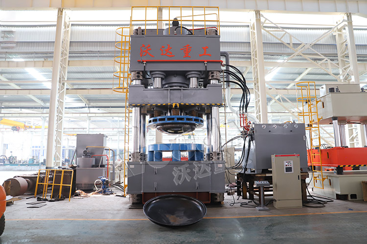 2500噸封(fēng)頭液壓(yā)機