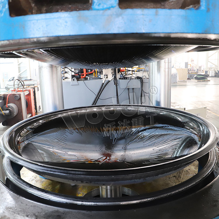 3000噸封(feng)頭液壓機拉(lā)伸件