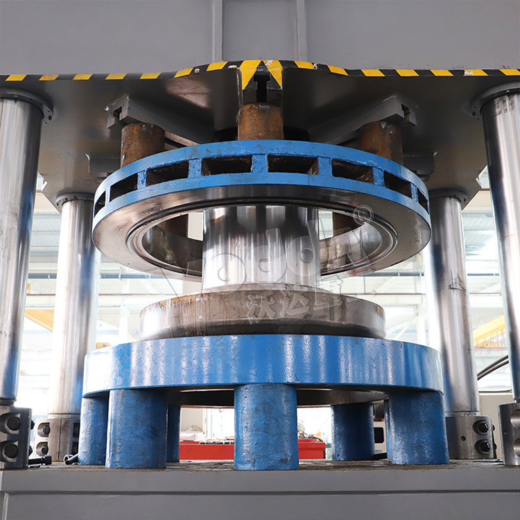 3000噸封頭拉(la)伸機工作台(tai)