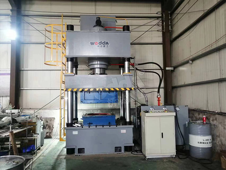 500噸不鏽(xiù)鋼水箱成(chéng)型液壓機(ji)