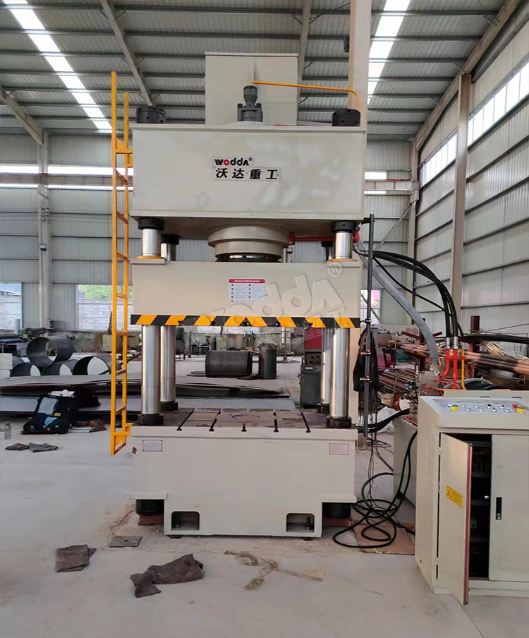 400噸不鏽鋼(gāng)水箱拉伸(shēn)液壓機