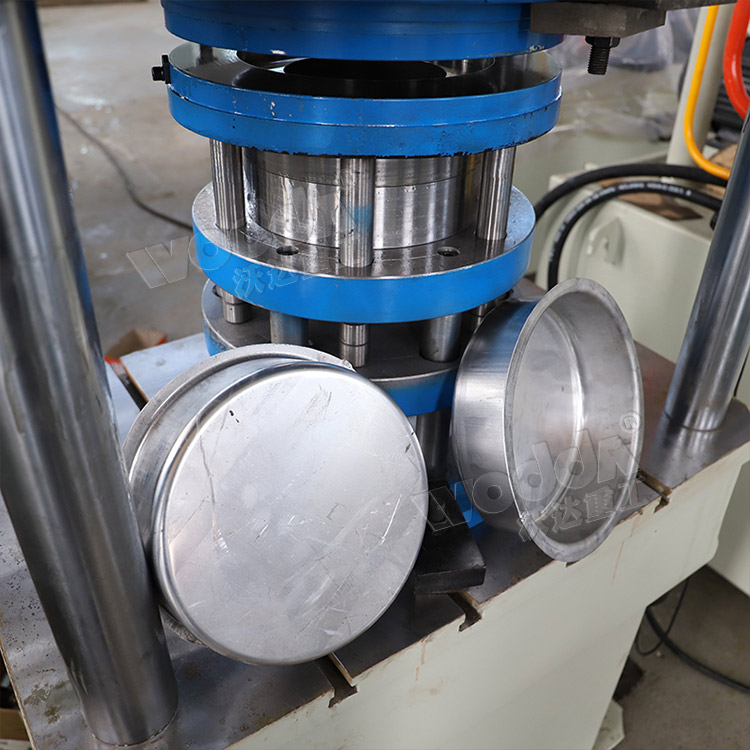 100噸四柱拉(la)伸液壓機（模具）