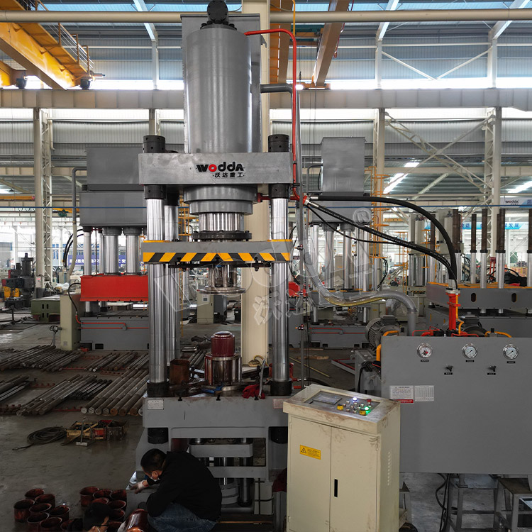 400噸(dun)金屬内膽拉伸液(yè)壓機