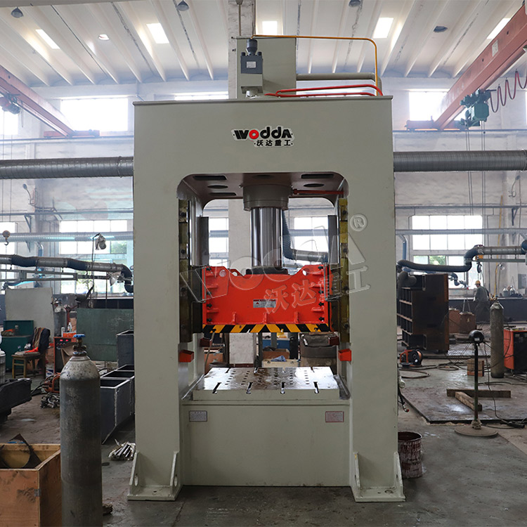 200噸框(kuang)架式拉伸液壓(ya)機