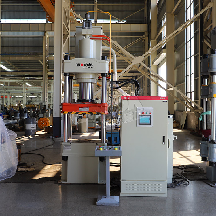 200噸四(sì)柱拉伸液(yè)壓機