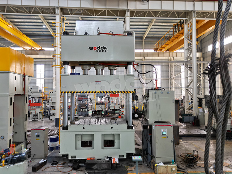 1000噸(dun)伺服拉伸液(yè)壓機.jpg 1000噸伺服(fú)拉伸液壓機(jī)