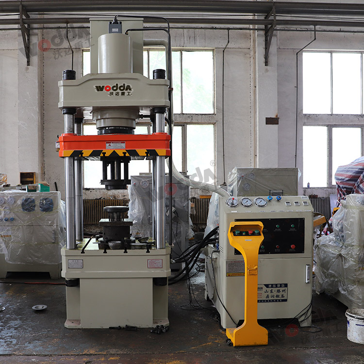 200噸金屬托(tuo)盤拉伸液(yè)壓機（圖1）