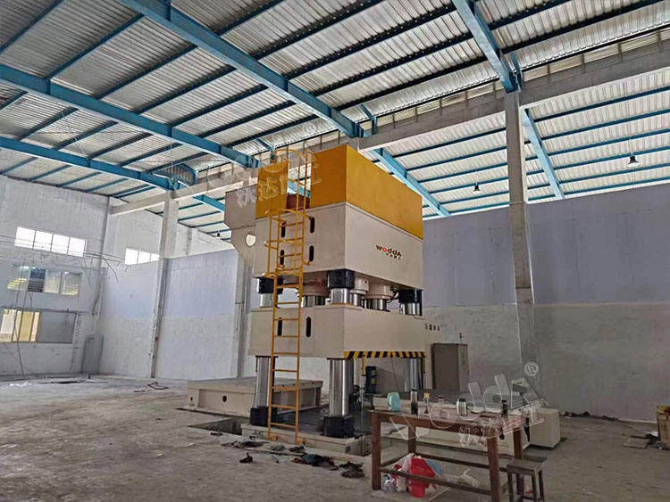 3000噸四柱壓力(li)機