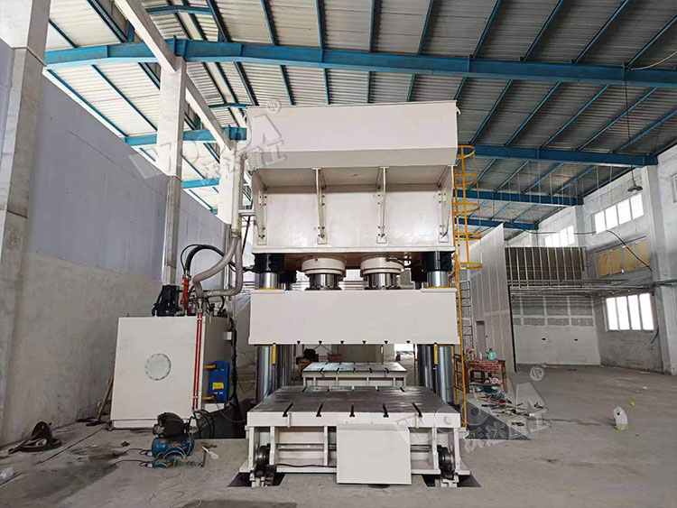 3000噸三梁(liáng)四柱液壓機(jī)