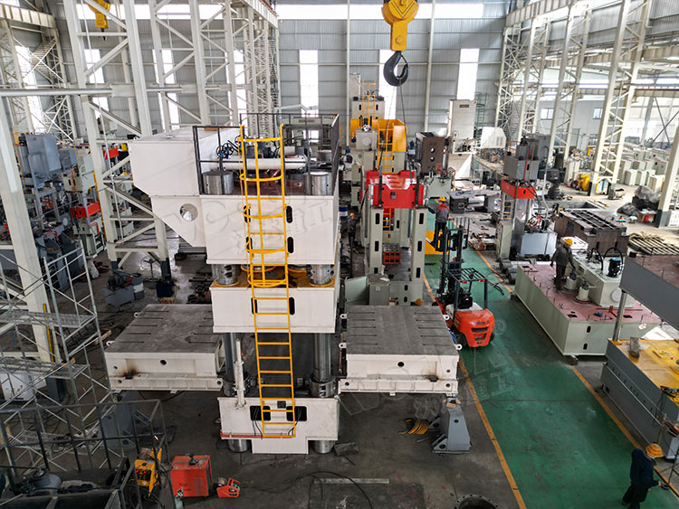 3000噸三(san)梁四柱壓力(lì)機 (2)