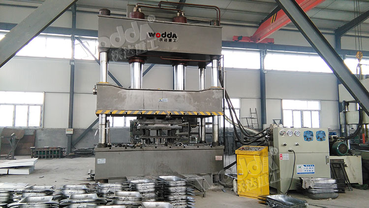 不鏽鋼(gāng)水槽拉伸液(ye)壓機