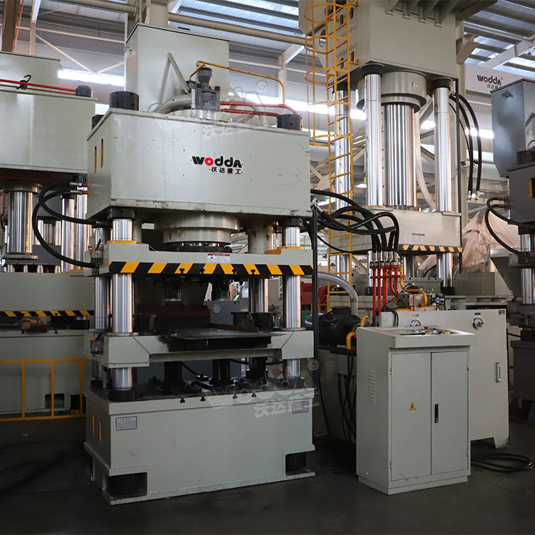 400噸四梁(liáng)四柱鹽磚機