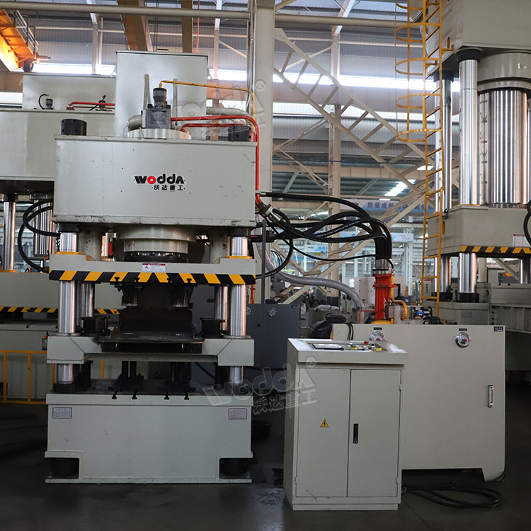 400噸牛羊(yang)舔磚液壓機