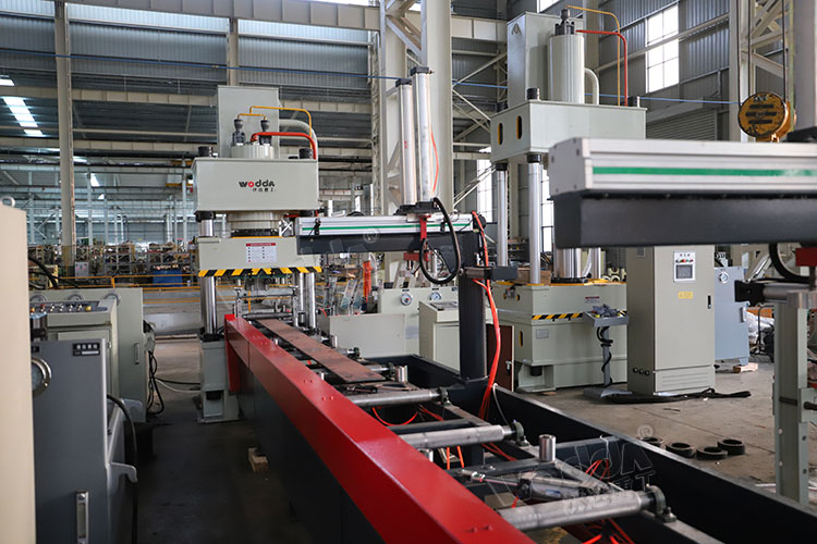 250噸錨杆(gǎn)托盤液壓機(jī)生産線