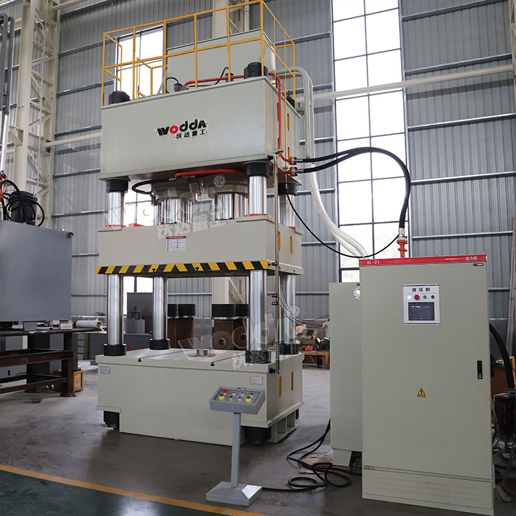 800噸四柱液(yè)壓機