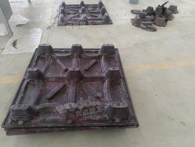 一(yi)次成型的塑(sù)料托盤産品(pin)