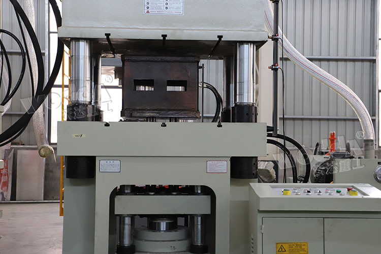 500噸(dun)液壓機液壓墊(niàn)（多頂杆）