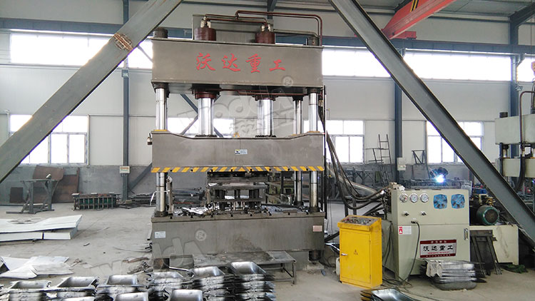 不鏽鋼水(shuǐ)槽拉伸液(ye)壓機