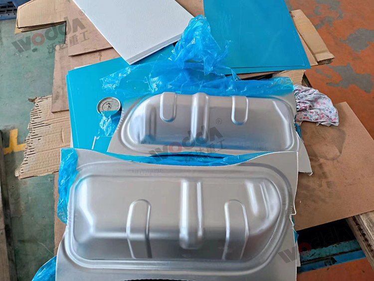 200噸(dūn)液壓機拉伸(shēn)汽車排氣管(guan)散熱罩