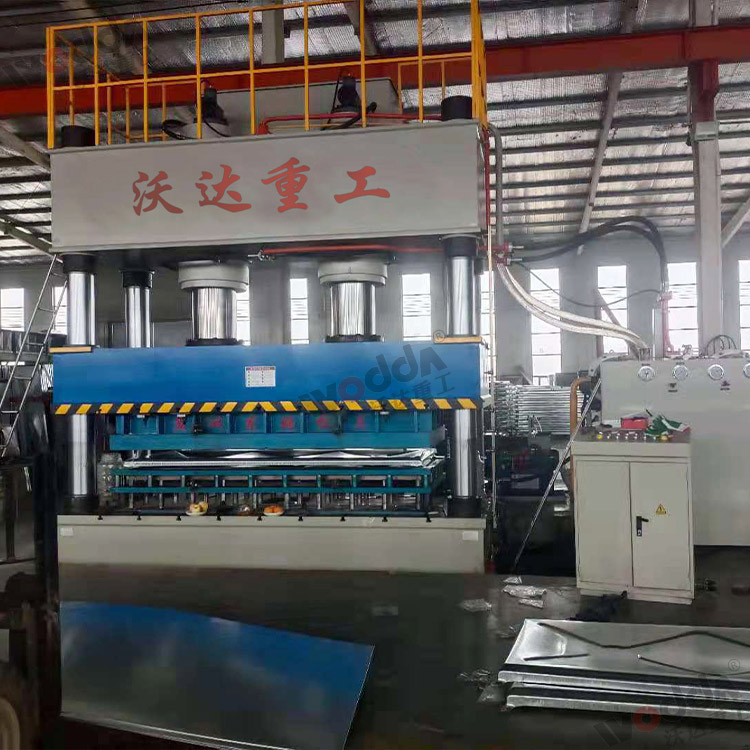 1000噸(dun)不鏽鋼水箱(xiang)成型液壓機(ji)