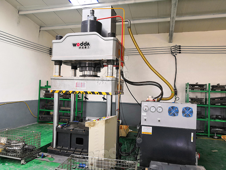 250噸金屬(shu)薄闆拉伸機(ji)