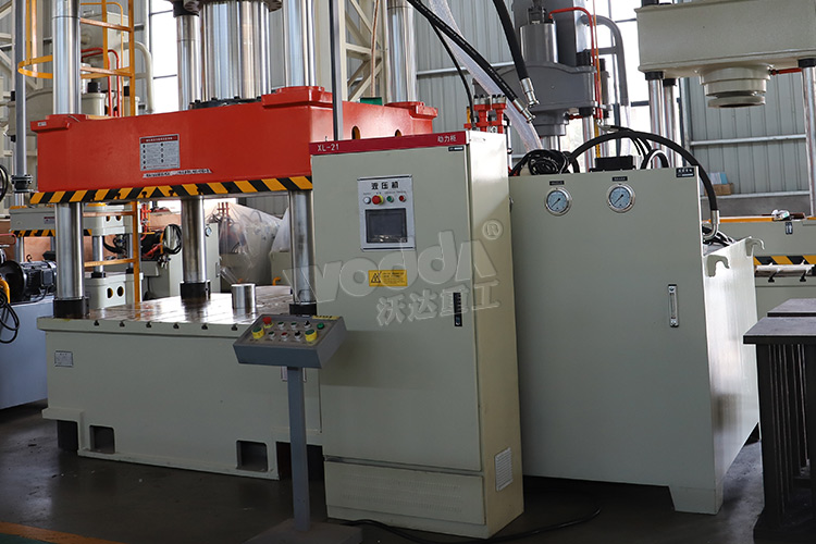 500噸液壓(yā)機（PLC動力櫃(guì)、移動控制(zhì)台）