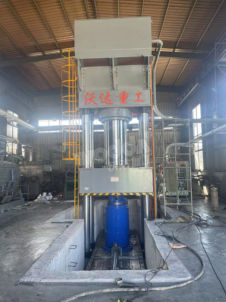 2000噸石墨坩埚(guō)成型液壓機(ji)多少錢一台(tai)